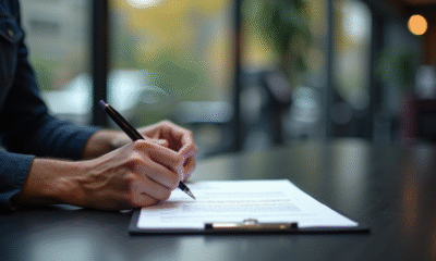 Personne signant un contrat dans une salle de sport lumineuse